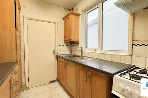 3 bedroom semi-detached house for sale, Crown Hills Avenue, Leicester LE5