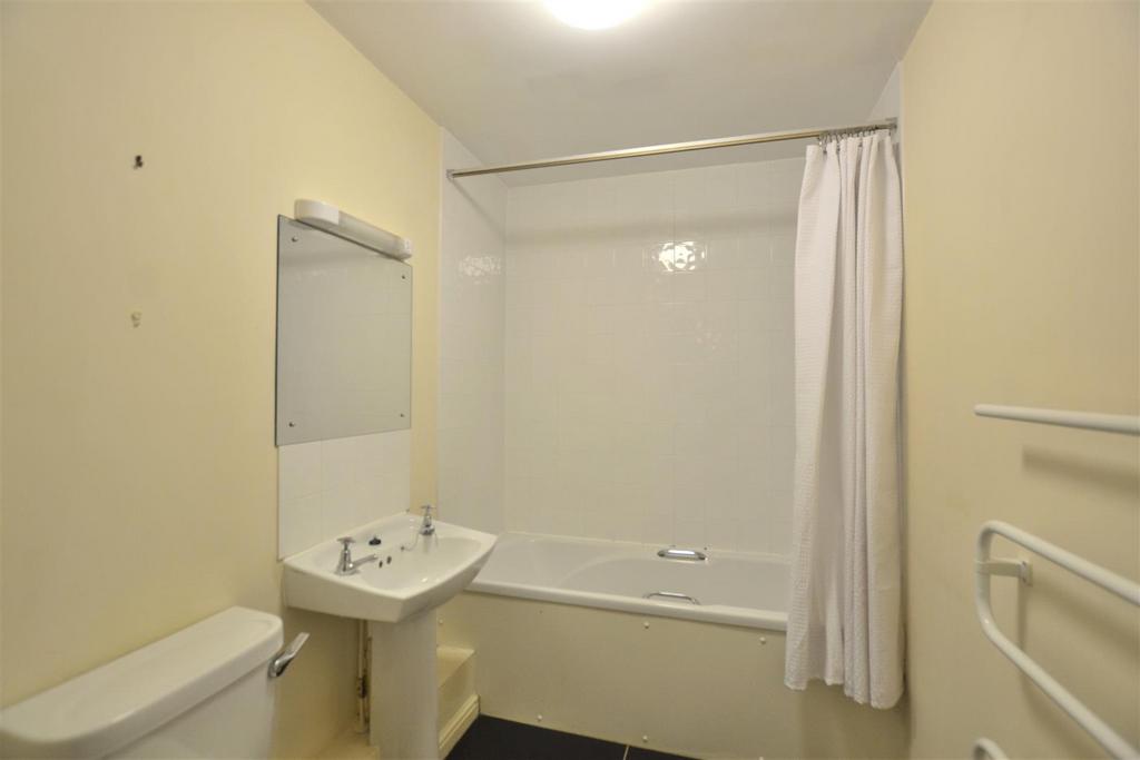 Family Bathroom.JPG