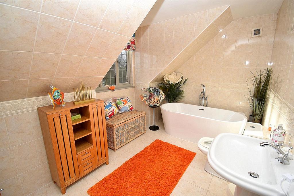 Family bathroom.jpg