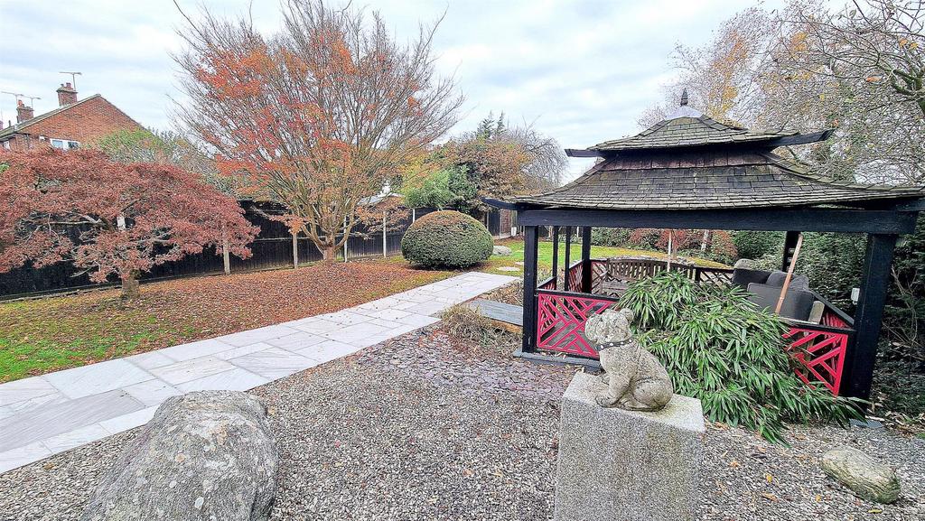 REAR OF GARDEN ALTERNATE.jpg