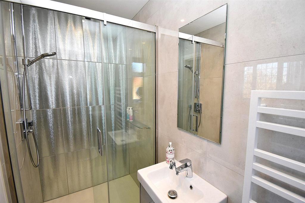 Ensuite bedroom two.jpg