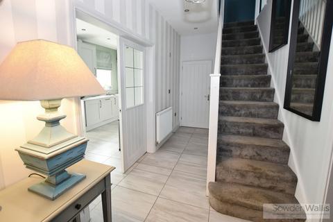 4 bedroom semi-detached house to rent, Hereward Place, Stamford