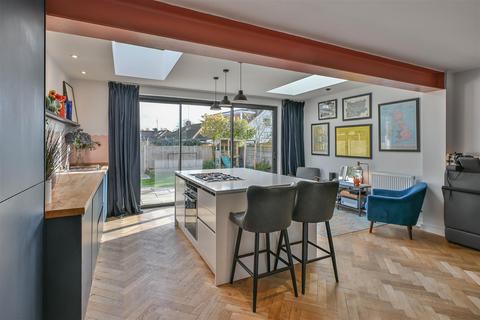 3 bedroom semi-detached house for sale, Meadows Close, Ingrave, Brentwood