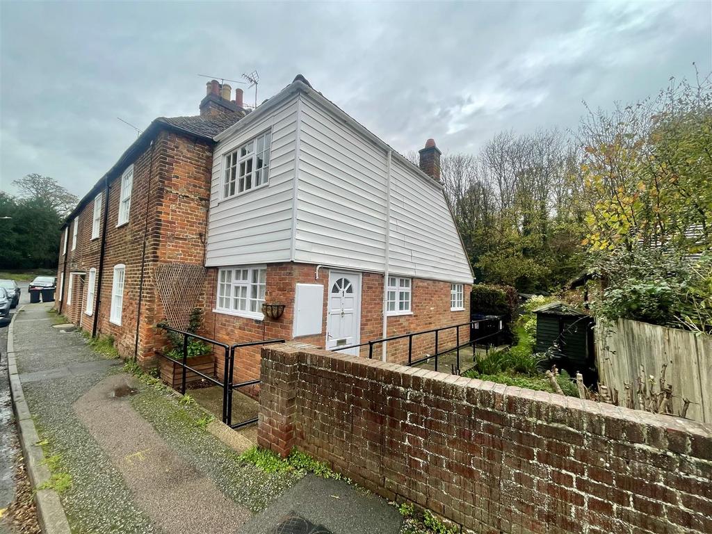 SIDE VIEW OF HOUSE.jpg