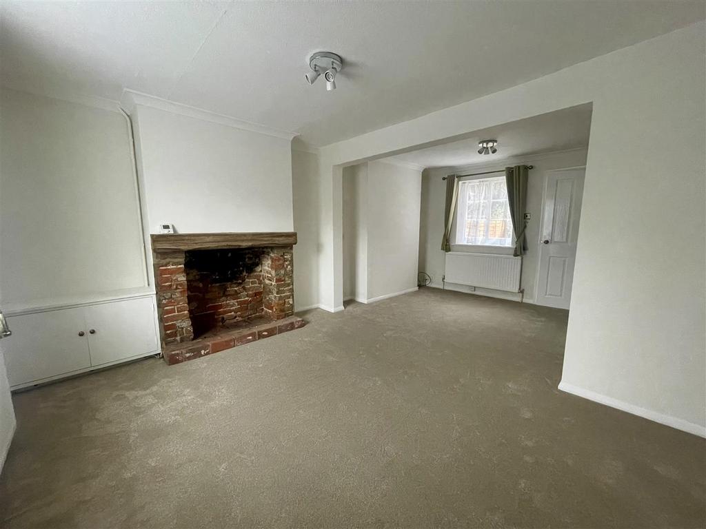 LIVING RM 1.jpg
