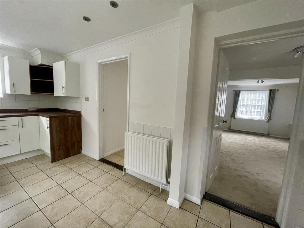 KITCHEN 2.jpg
