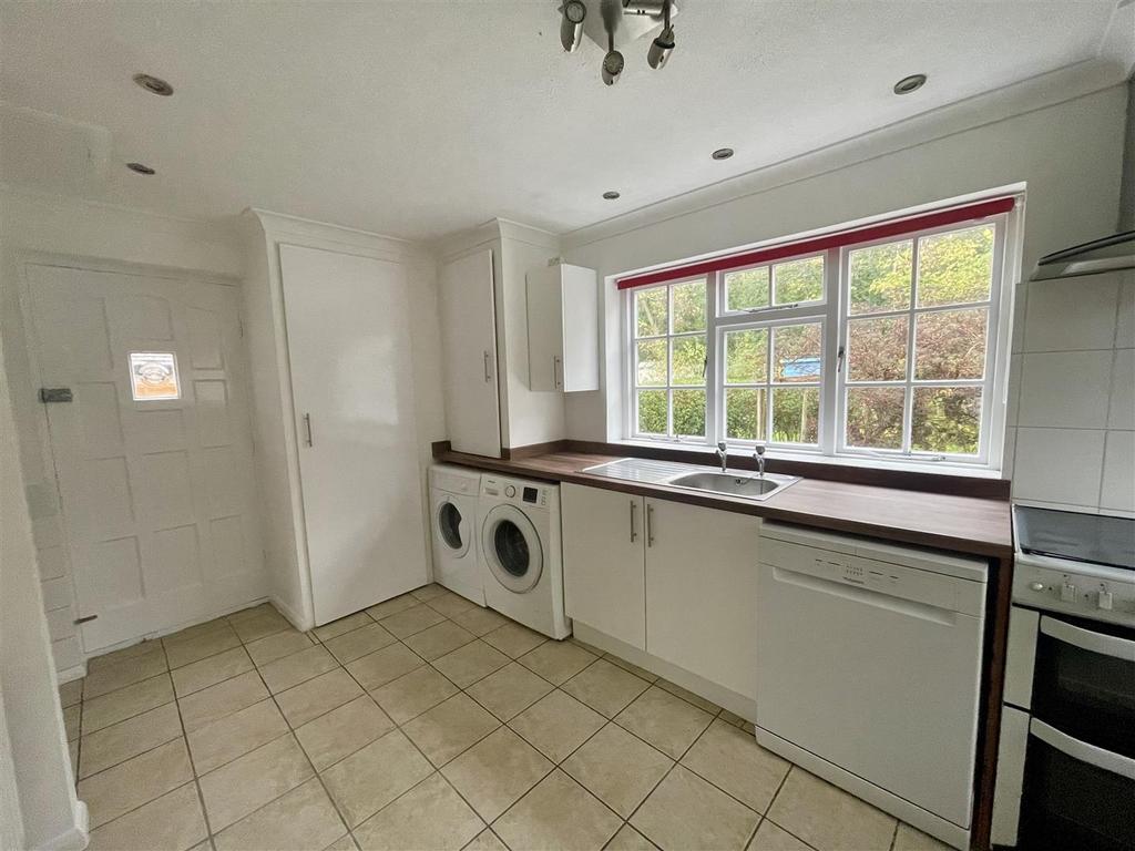 KITCHEN 1.jpg