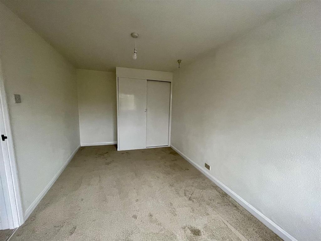 BEDROOM 1 FITTED WARDROBE.jpg
