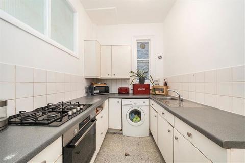 3 bedroom flat for sale, Walm Lane, London NW2