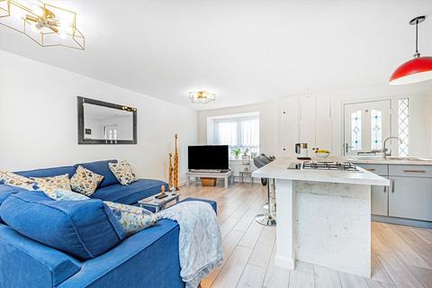 2 bedroom bungalow to rent, Marlborough Drive, Weybridge KT13