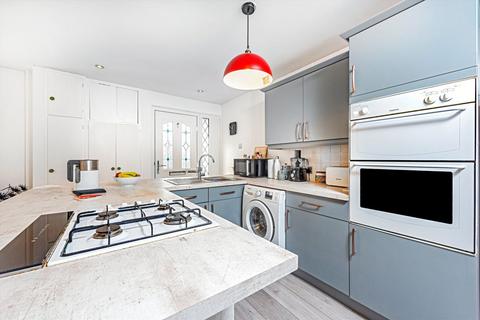 2 bedroom bungalow to rent, Marlborough Drive, Weybridge KT13