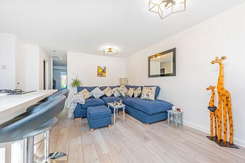 2 bedroom bungalow to rent, Marlborough Drive, Weybridge KT13