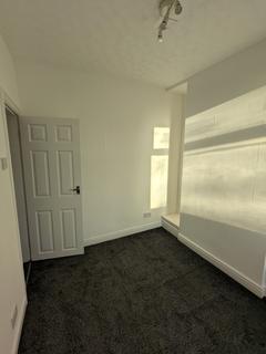 2 bedroom terraced house to rent, Heap Street, Burnley BB10