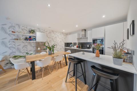 2 bedroom apartment for sale, Pages Walk, London