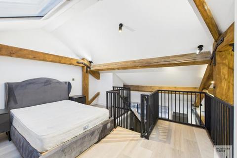 undefined, Flat 8 :: Gramercy House