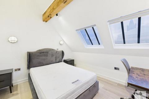 undefined, Flat 8 :: Gramercy House