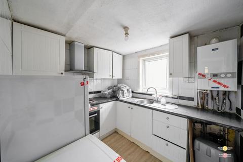 2 bedroom flat for sale, Furley Road, London SE15