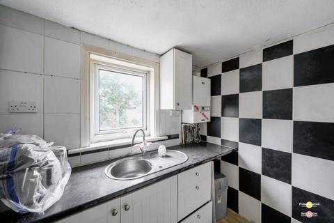 2 bedroom flat for sale, Furley Road, London SE15
