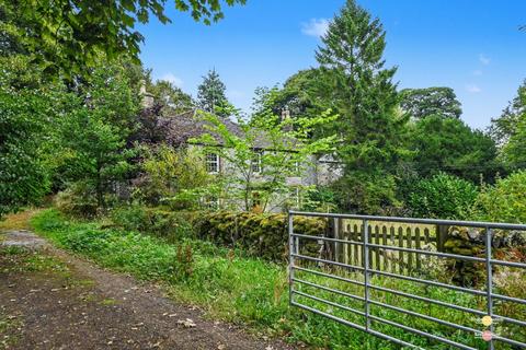 undefined, Buxton SK17