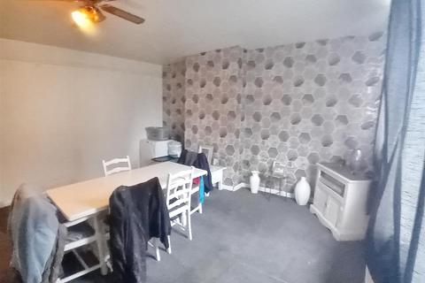 3 bedroom end of terrace house for sale, Station Avenue South, Houghton Le Spring DH4