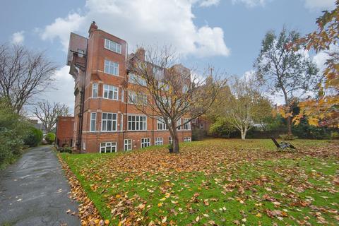 2 bedroom flat for sale, Earls Avenue, Folkestone, Kent, CT20