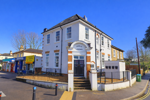Oak Road, Woolston