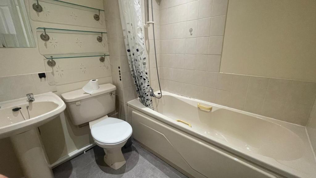 Bathroom 2.jpg