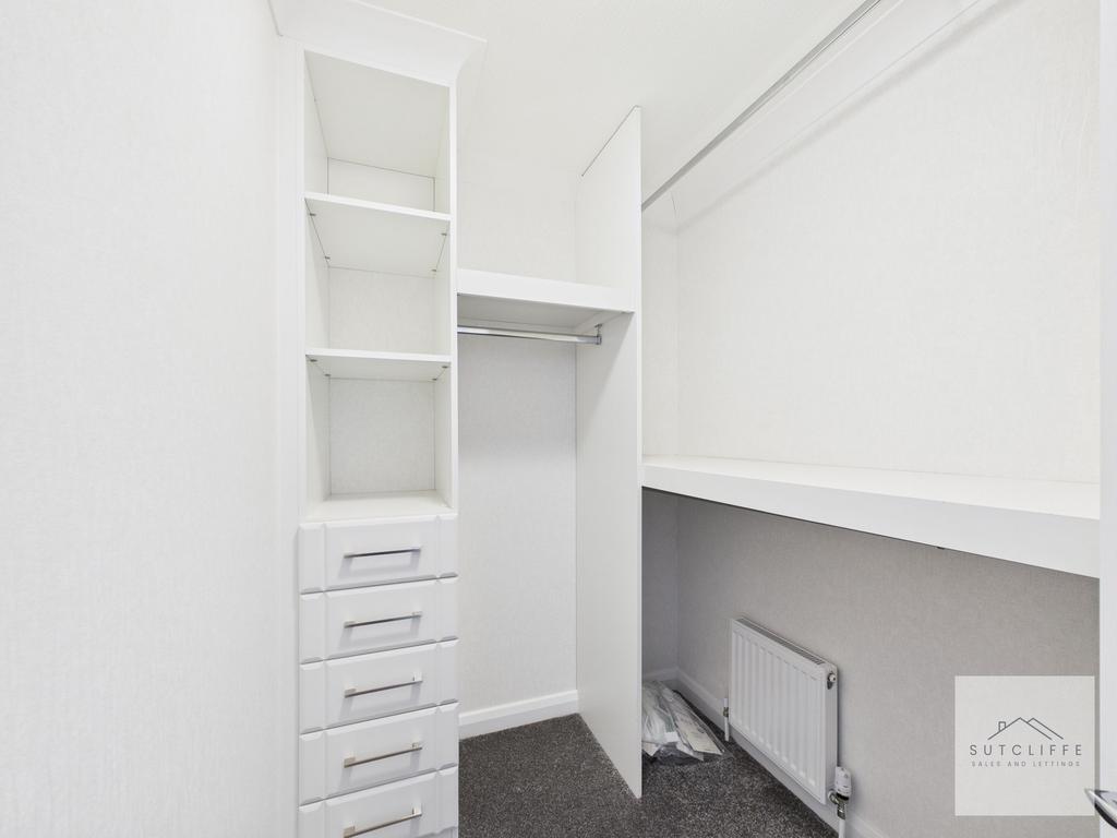 Primary Bedroom & Walk In Wardrobe