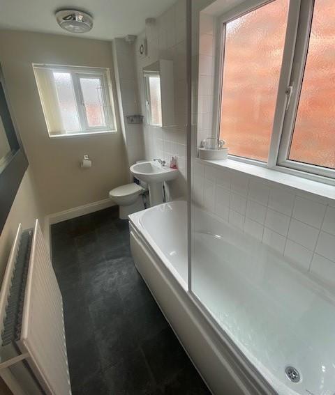 8 canterbury street bathroom 2.jpg