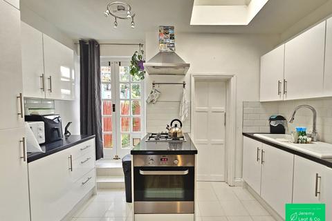 2 bedroom cottage to rent, Red Lion Hill, East Finchley, N2
