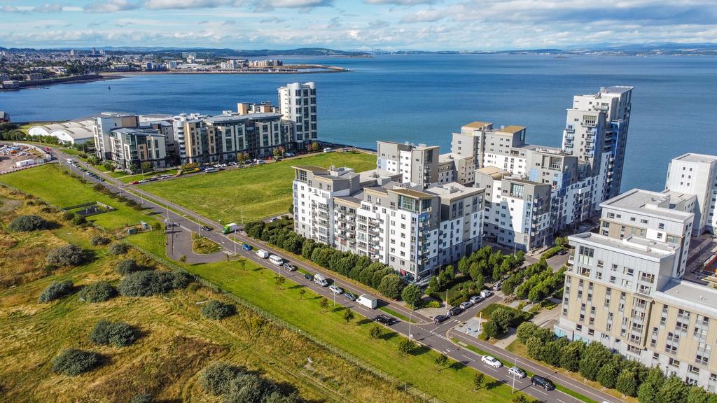 Apartment in Edinburgh, Western Harbour, Leith Harbour & Newhaven - View 3