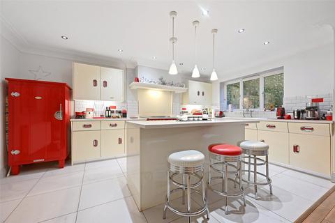 7 bedroom detached house to rent, Chalfont Lane, Chorleywood, Rickmansworth, Hertfordshire, WD3