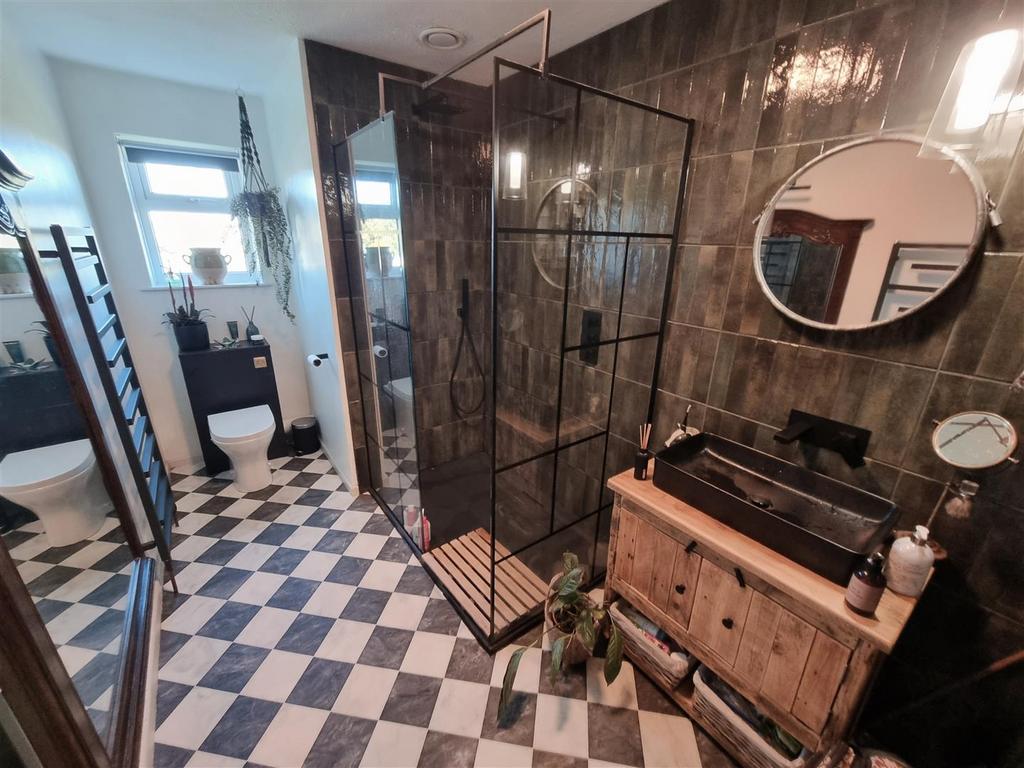Shower room.jpg