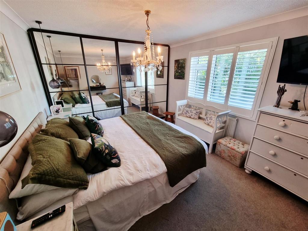 Bed 1.jpg