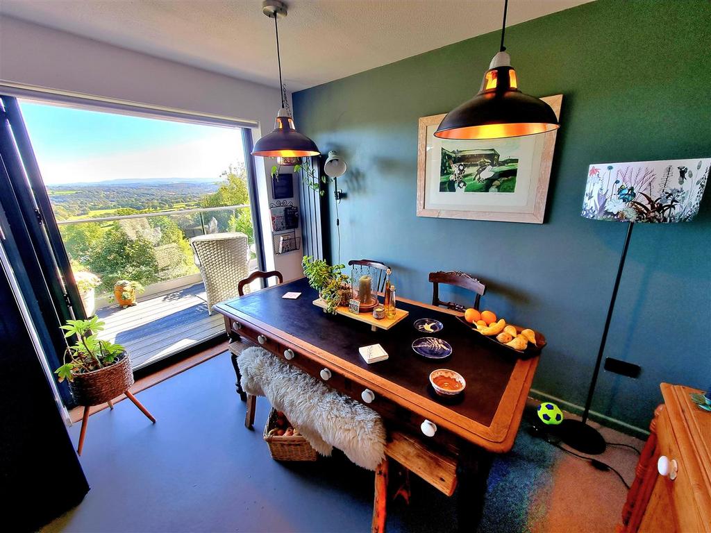 Dining area.jpg