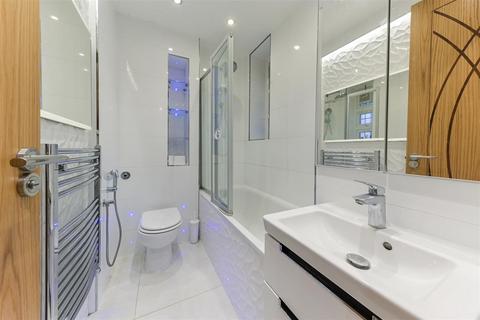 2 bedroom flat to rent, Townshend Court, London NW8