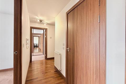 2 bedroom property to rent, Zodiac Close, Edgware