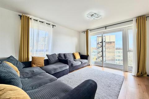 2 bedroom property to rent, Zodiac Close, Edgware