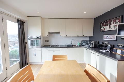 3 bedroom cottage for sale, Castle Terrace, Scarborough, YO11