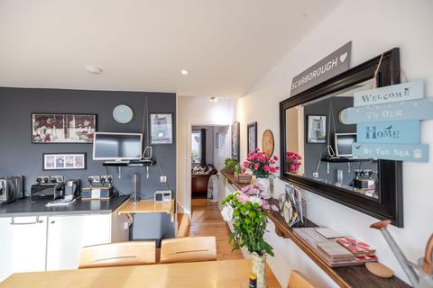 3 bedroom cottage for sale, Castle Terrace, Scarborough, YO11