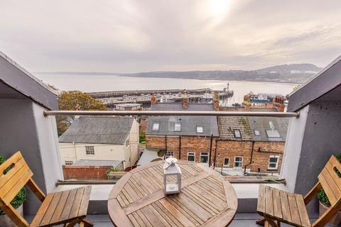 3 bedroom cottage for sale, Castle Terrace, Scarborough, YO11