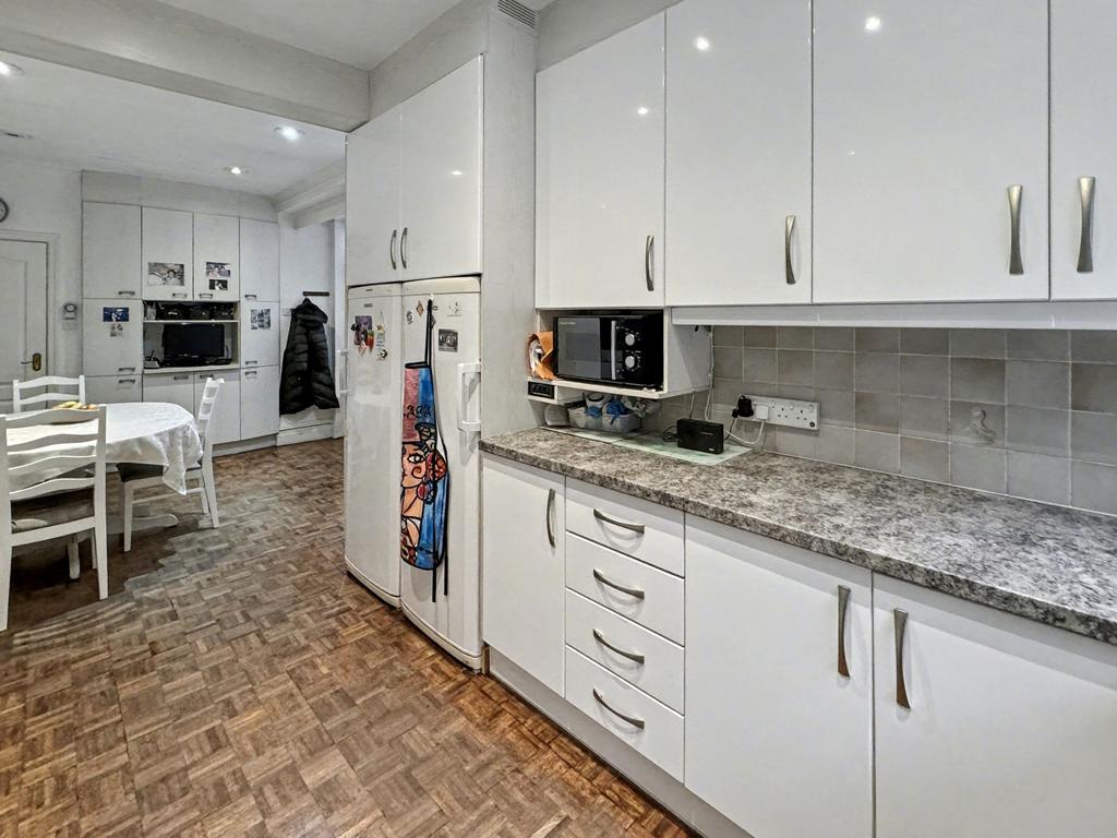 Kitchen / Breakfast Room