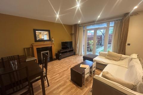 3 bedroom terraced house to rent, Princess Mary Close, Guildford GU2