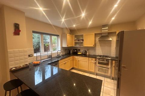 3 bedroom terraced house to rent, Princess Mary Close, Guildford GU2