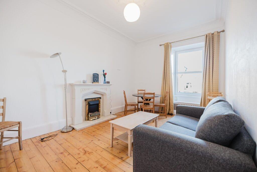 Apartment in Edinburgh, Hillside, Leith Central - View 2