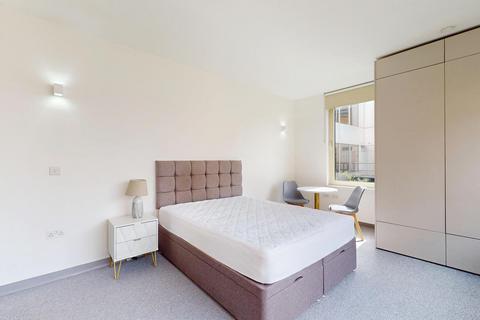 Studio to rent, Staines Road