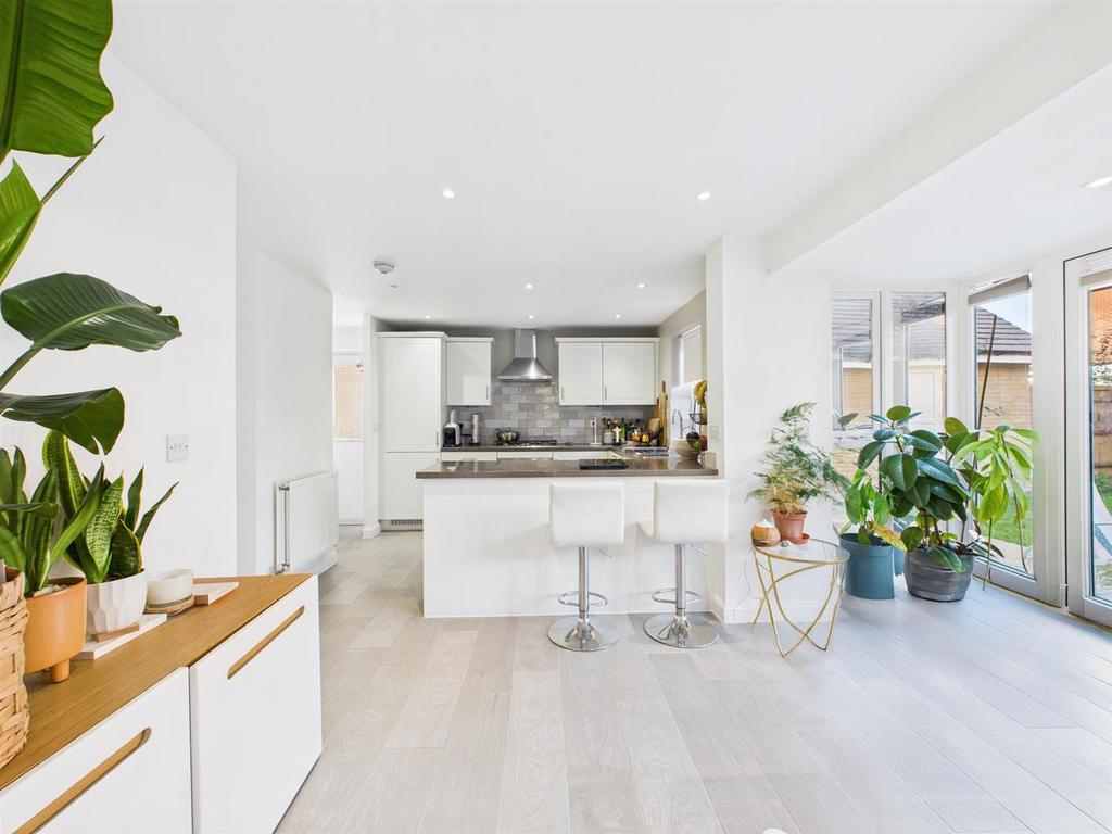 CAM02861 G0-PR0528-STILL033.jpg