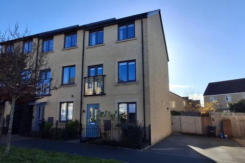 3 bedroom townhouse to rent, Blackberry Road, Frome BA11