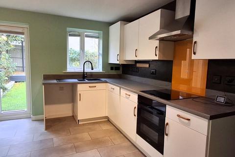 3 bedroom townhouse to rent, Blackberry Road, Frome BA11