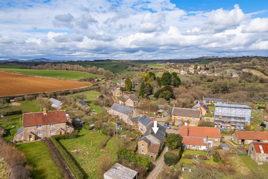 DJI 0528-HDR (arrow).jpg